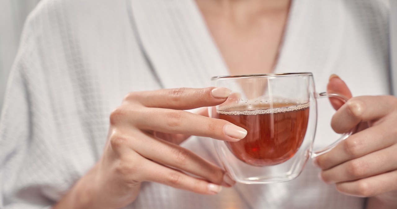 Zalej łyżeczkę wodą i wypij. Ten napar pomoże ci obniżyć ciśnienie i cukier