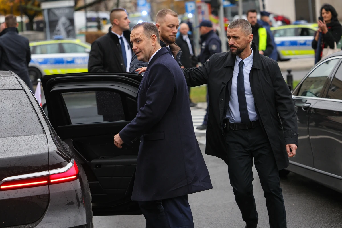 Karol Nawrocki złoży wizytę na Słowacji, a wkrótce odwiedzi także Czechy i Węgry. 3 grudnia w węgierskim Ostrzyhomiu odbędzie się szczyt prezydentów państw Grupy Wyszehradzkiej - przekazał we wtorek prezydencki minister Marcin Przydacz.