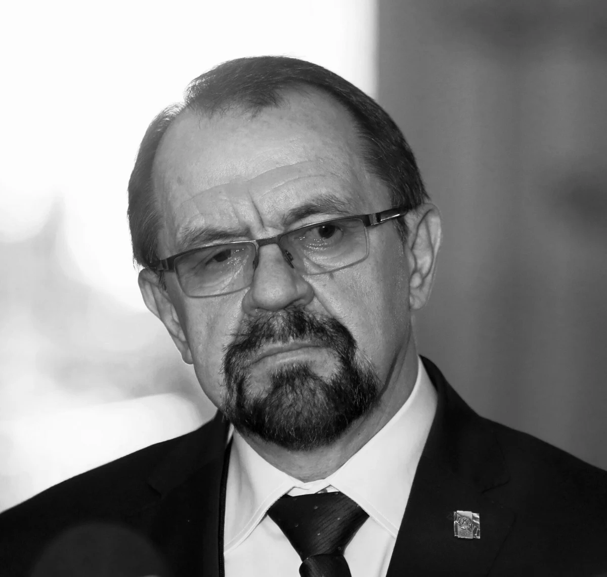 Smutne wieści przekazało Stowarzyszenie Sędziów Polskich "Iustitia". Zmarł prof. Krzysztof Rączka - prawnik, sędzia Sądu Najwyższego, nauczyciel akademicki i autor ponad 160 publikacji. Miał 72 lata. "Będziemy go pamiętać jako obrońcę praworządności, który odważnie wskazywał na łamanie konstytucji i zagrożenia dla niezależności sądów" - napisała w mediach społecznościowych "Iustitia".
