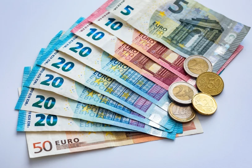 Kolejny kraj dołącza do strefy euro. Dostawy monet i banknotów ruszyły