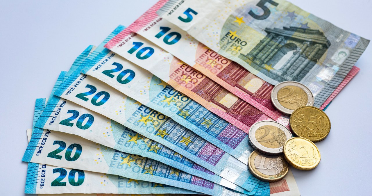 Kolejny kraj dołącza do strefy euro. Dostawy monet i banknotów ruszyły