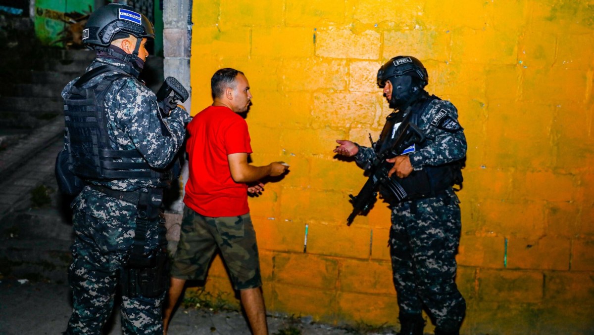 Ksiądz, nieletni i biznesmeni wśród ofiar. Policjant przyznał się do 97 zabójstw