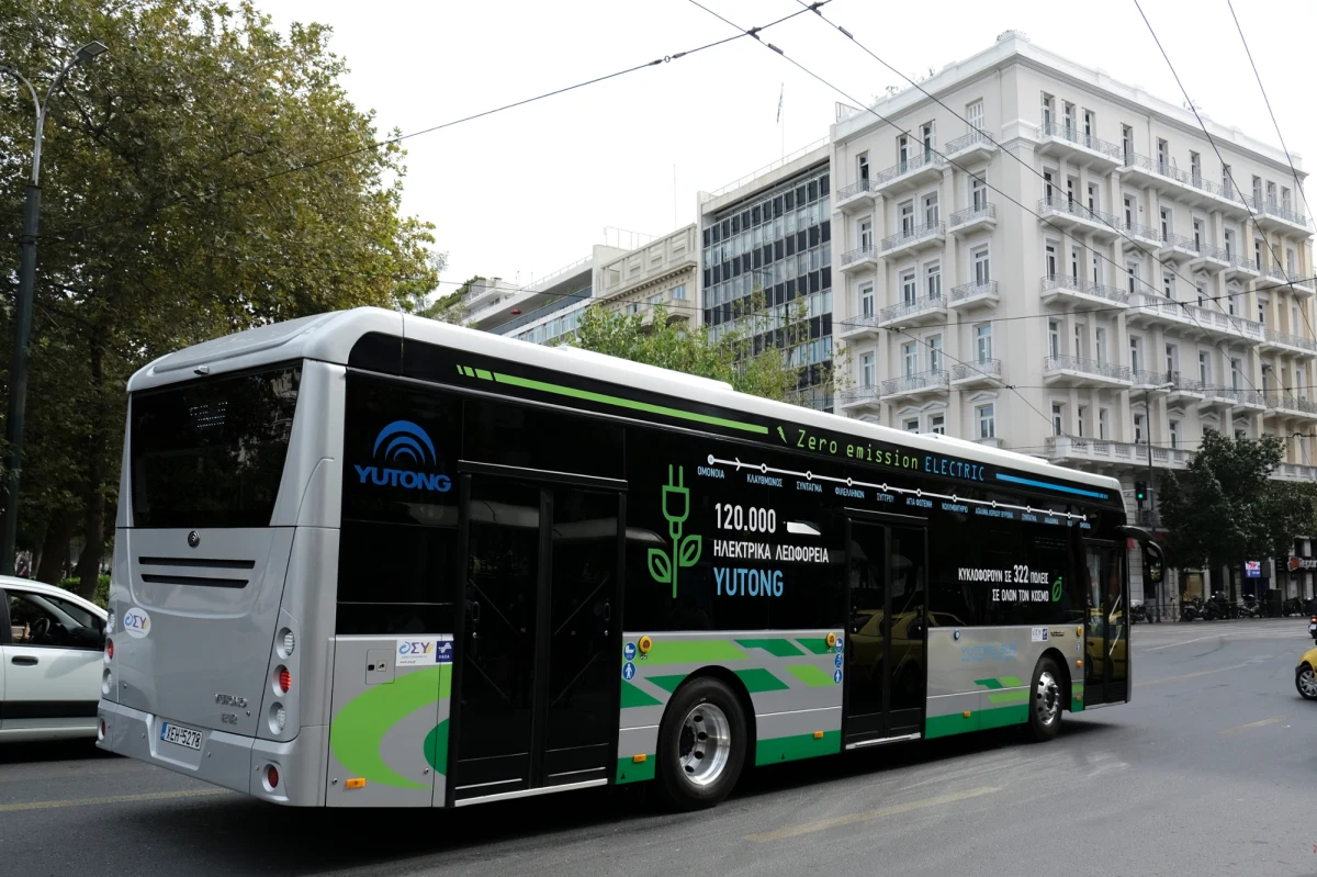 Chińskie autobusy elektryczne, które kursują po ulicach wielu europejskich miast - w tym Warszawy - mogą być zdalnie wyłączane przez producenta. Takie ryzyko wykryli norwescy specjaliści, a sprawą zajęły się już służby w Danii. Czy polscy pasażerowie mają powody do niepokoju? 