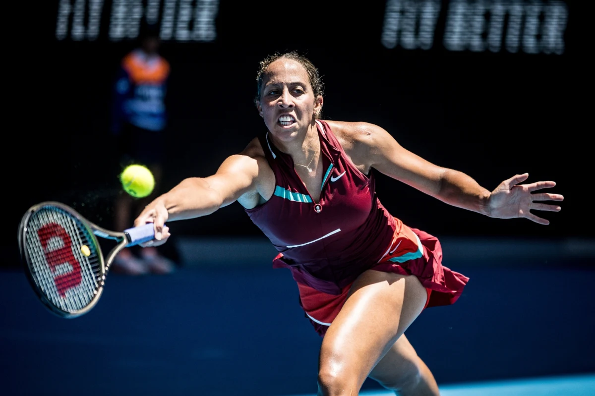 Na kilka godzin przed ostatnim meczem fazy grupowej WTA Finals w Rijadzie doszło do niespodziewanego zwrotu akcji. Madison Keys, amerykańska tenisistka, wycofała się z turnieju z powodu infekcji wirusowej. Organizatorzy już ogłosili, kto zajmie jej miejsce.