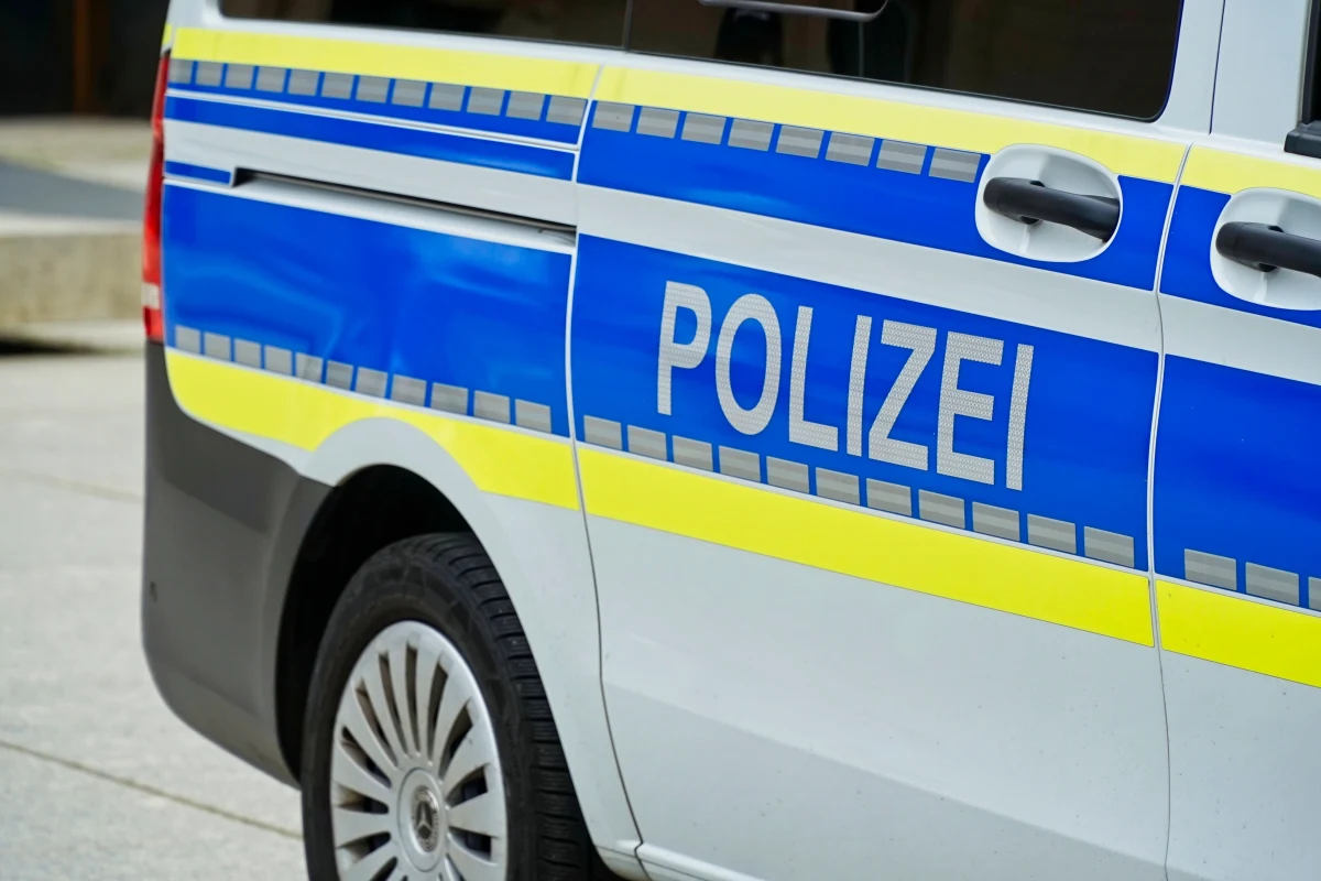 Sąd w Akwizgranie na zachodzie Niemiec wydał wyrok dożywotniego więzienia dla pielęgniarza oskarżonego o zabójstwo 10 pacjentów i 27 prób morderstwa. Sprawa wstrząsnęła opinią publiczną i wywołała dyskusję na temat bezpieczeństwa pacjentów w niemieckich szpitalach.