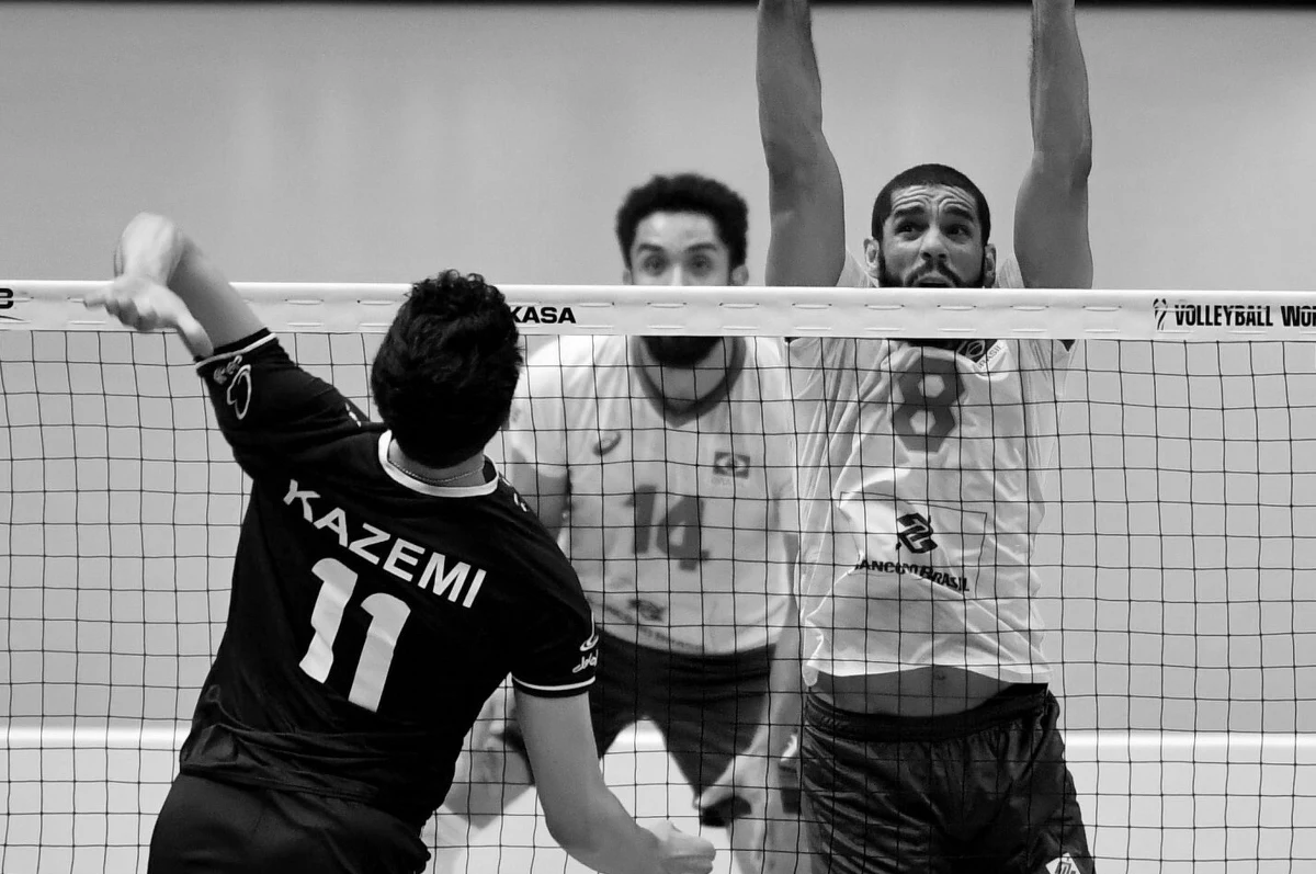 Świat siatkówki pogrążył się w żałobie po śmierci Sabera Kazemiego, utalentowanego reprezentanta Iranu. 26-letni zawodnik zmarł w teherańskim szpitalu po powikłaniach związanych z wypadkiem na basenie w Dosze. Okoliczności tragedii wciąż budzą wiele pytań.