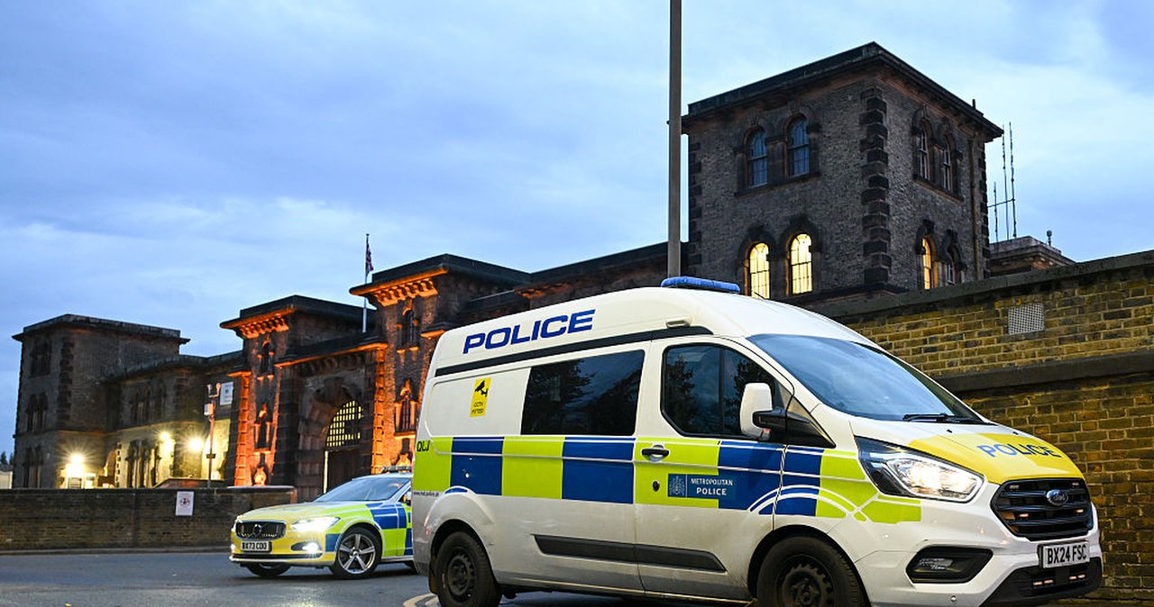 Wypuścili więźniów przez pomyłkę. W Anglii trwa obława