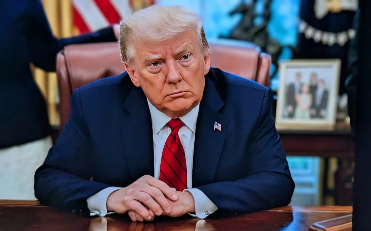 Prezydent Stanów Zjednoczonych Donald Trump ostro skomentował wyniki wyborów burmistrza Nowego Jorku, w których zwyciężył Zohran Mamdani. Przestrzegł, że mieszkańcy miasta będą "uciekać przed komunizmem", a Miami stanie się schronieniem dla przeciwników nowej polityki. Prezydent zapowiedział także, że dopóki on stoi na czele państwa, USA nie staną się krajem komunistycznym.