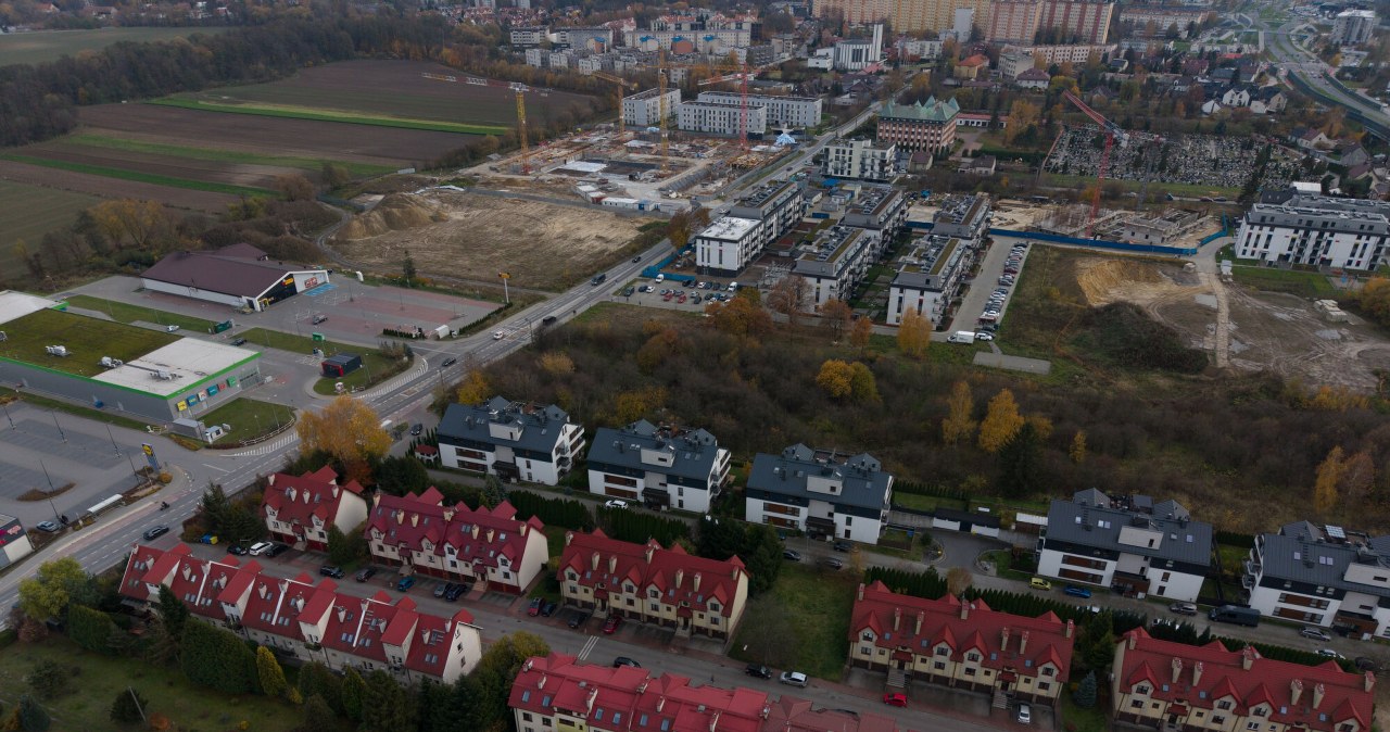 Miliardy nie trafiają do budżetów lokalnych. Miasta wybierają ostrożność
