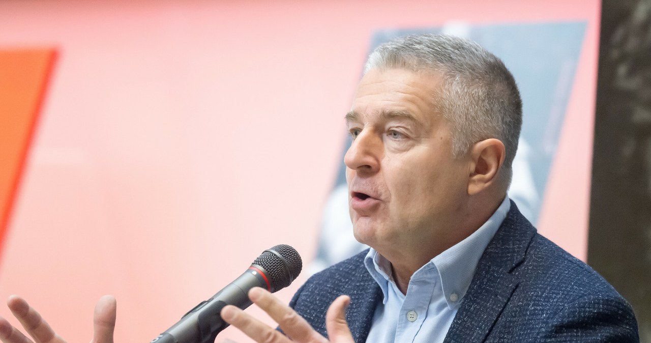 Sąd zdecydował w sprawie Władysława Frasyniuka. W tle słowa o żołnierzach