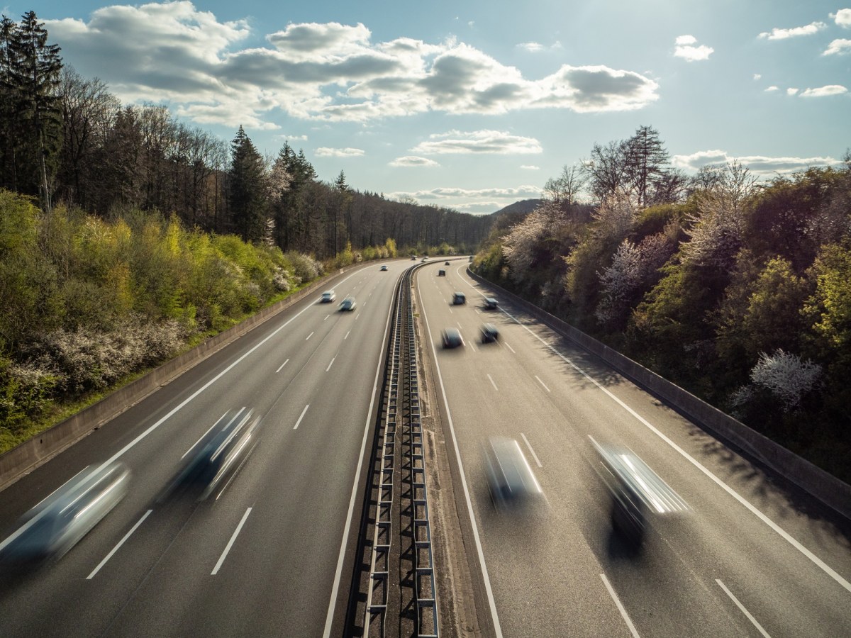Szokujące sceny na autostradzie. Pędzili 140 km/h i uprawiali seks
