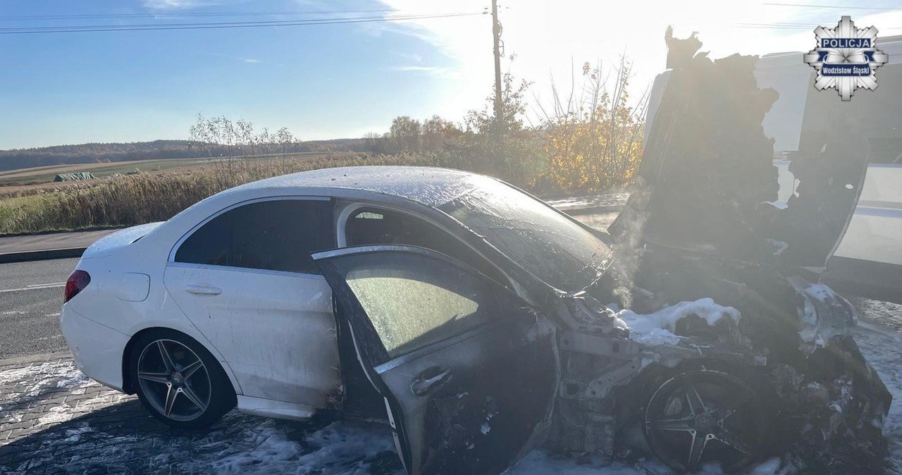 Miał podwójnego pecha. Najpierw zapalił się mu się Mercedes, potem doszła kara