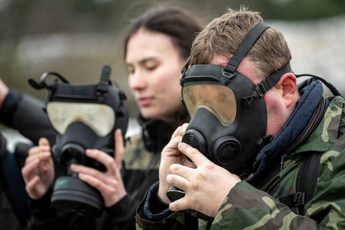 22 listopada rozpocznie się pilotaż programu powszechnych szkoleń obronnych "wGotowości" - zapowiedział wicepremier, minister obrony narodowej Władysław Kosiniak-Kamysz. W programie mogą wziąć udział wszystkie chętne osoby. W przyszłym roku MON planuje przeszkolić w ramach różnych szkoleń ok. 400 tys. osób. 