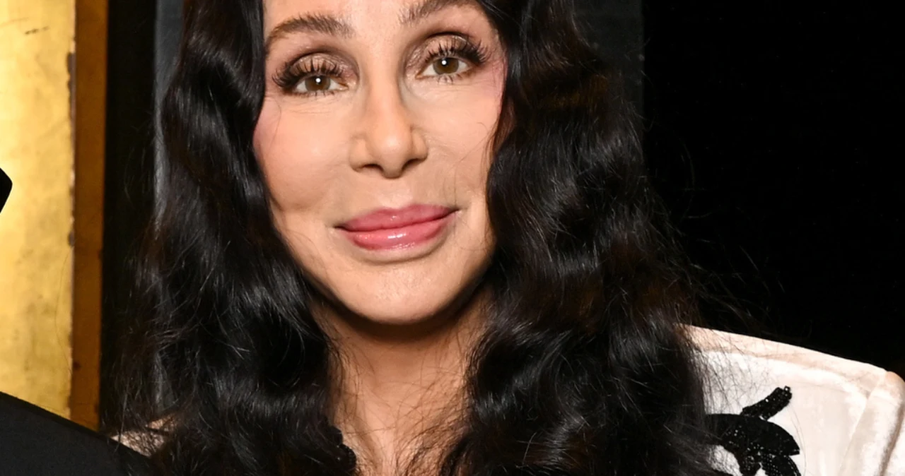 Cher chce ślubu z 40 lat młodszym partnerem. Jej dzieci boją się jednego