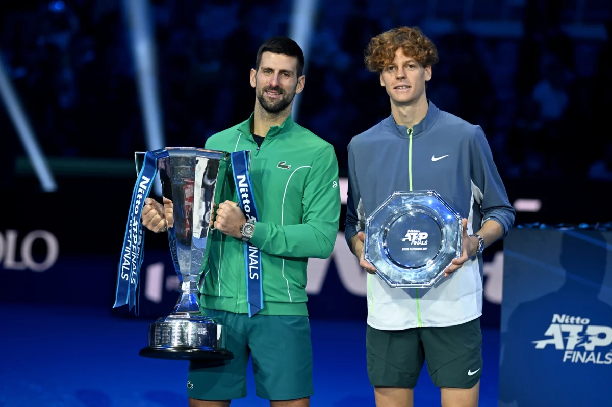 Wielkie emocje czekają kibiców tenisa podczas rozpoczynającego się w niedzielę turnieju ATP Finals w Turynie. Losowanie grup przyniosło kilka hitowych zestawień - najwyżej rozstawiony Carlos Alcaraz zmierzy się z Novakiem Djokoviciem już w fazie grupowej, a broniący tytułu Jannik Sinner trafił m.in. na Alexandra Zvereva.
