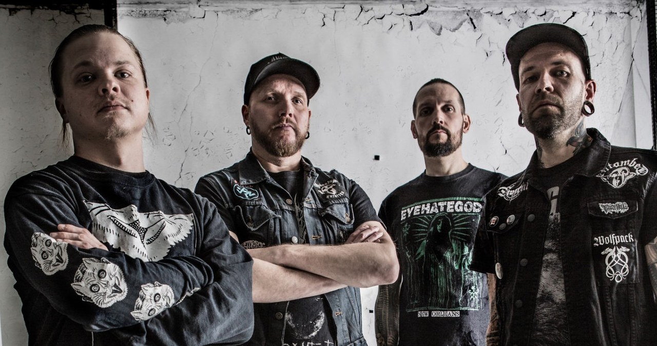 "Wprowadzają ludzi w stan nieufności". Legenda ekstremy apeluje o pojednanie