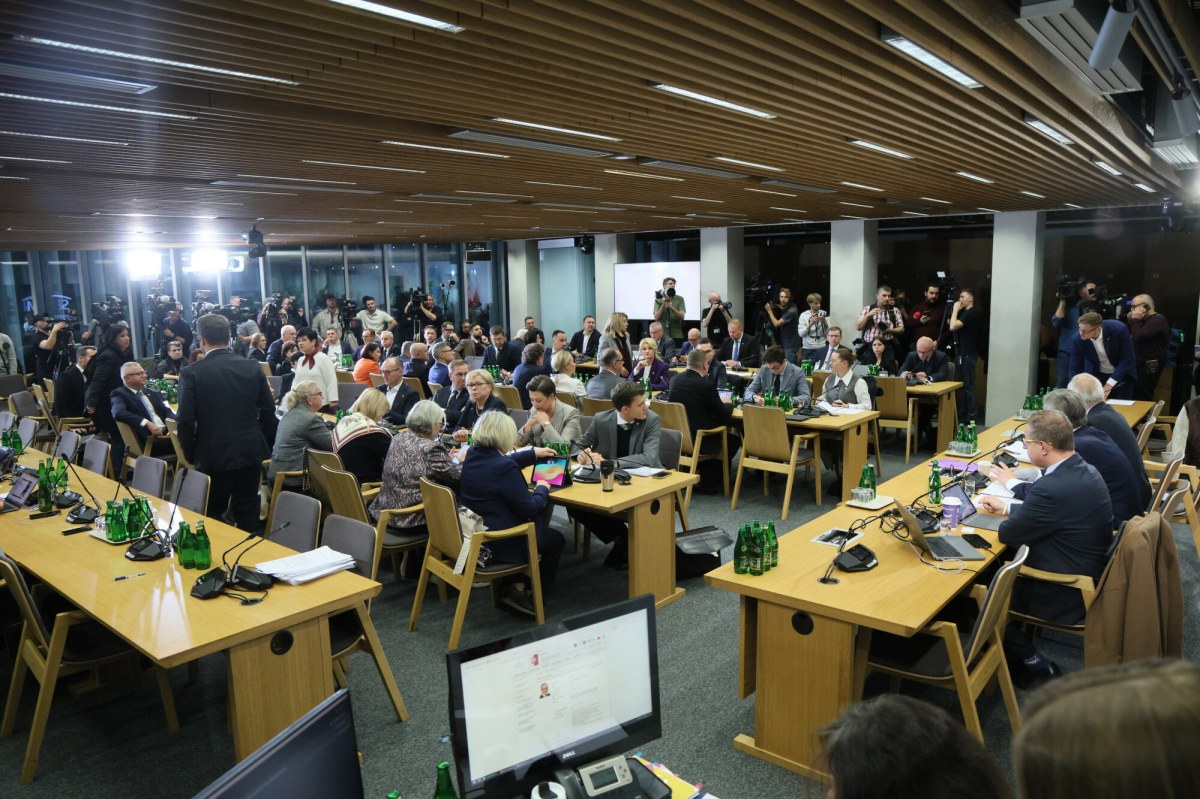Trwa posiedzenie komisji ws. immunitetu Ziobry. Śledczy chcą aresztu