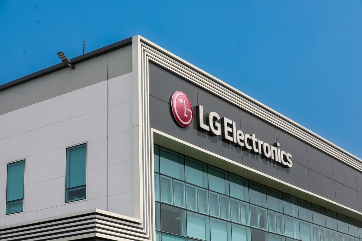 LG Electronics pod Wrocławiem nie będzie produkowało już lodówek. Firma w Biskupicach Podgórnych planuje zamknąć linię do końca roku. Pracownicy obawiają się grupowych zwolnień, a w dalszej przyszłości – likwidacji całej fabryki. 