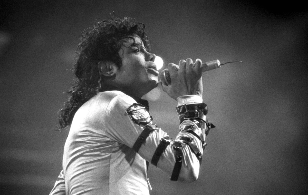 Na 24 kwietnia 2026 r. zaplanowano światową premierę filmu fabularnego o królu popu Michaelu Jacksonie. W roli głównej występuje bratanek gwiazdora, Jaafar Jackson, a reżyserem jest Antoine Fuqua. Do sieci trafił właśnie zwiastun tej produkcji. 