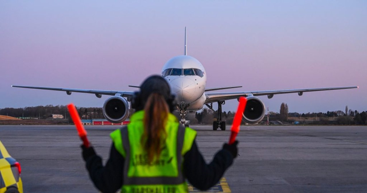 Dron nad kolejnym lotniskiem państwa NATO. "Operacje czasowo wstrzymane"