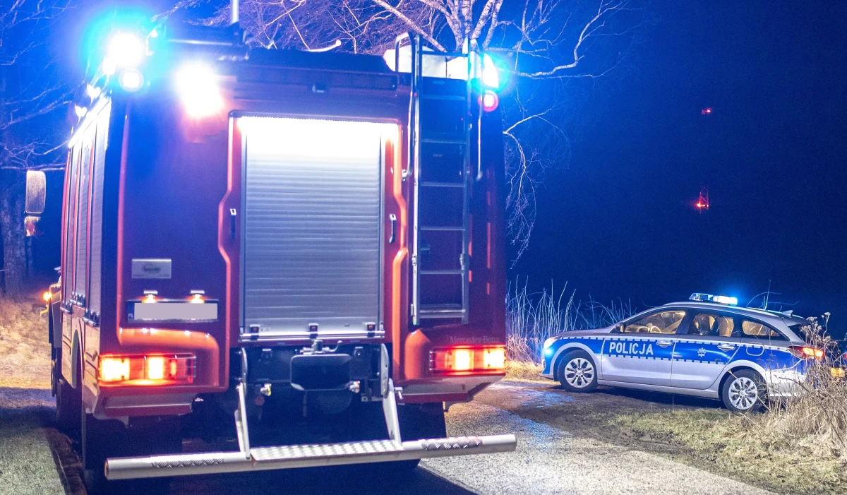 Dolnośląscy policjanci i strażacy nie natrafili na żadne pozostałości niezidentyfikowanych obiektów, które miały spaść na terenie kilku powiatów województwa - informuje dziennikarz RMF FM Krzysztof Zasada. Kończy się akcja poszukiwawcza po zgłoszeniach od mieszkańców. Jak pisała "Gazeta Wrocławska", strażacy i policja od czwartkowego wieczora poszukiwali obiektu latającego, który według relacji świadków miał spaść w pobliżu Stróży niedaleko Wrocławia. Obiekt zauważył kierowca przejeżdżający autostradą. Zaalarmował służby. W sumie były trzy zgłoszenia o spadających obiektach. Przed godz. 9:00 Dolnośląski Urząd Wojewódzki napisał, że wszystko wskazuje na to, że obserwowane zjawiska mogły być związane z naturalnym rojem meteorów Południowe Taurydy, którego maksimum przypada właśnie teraz. 