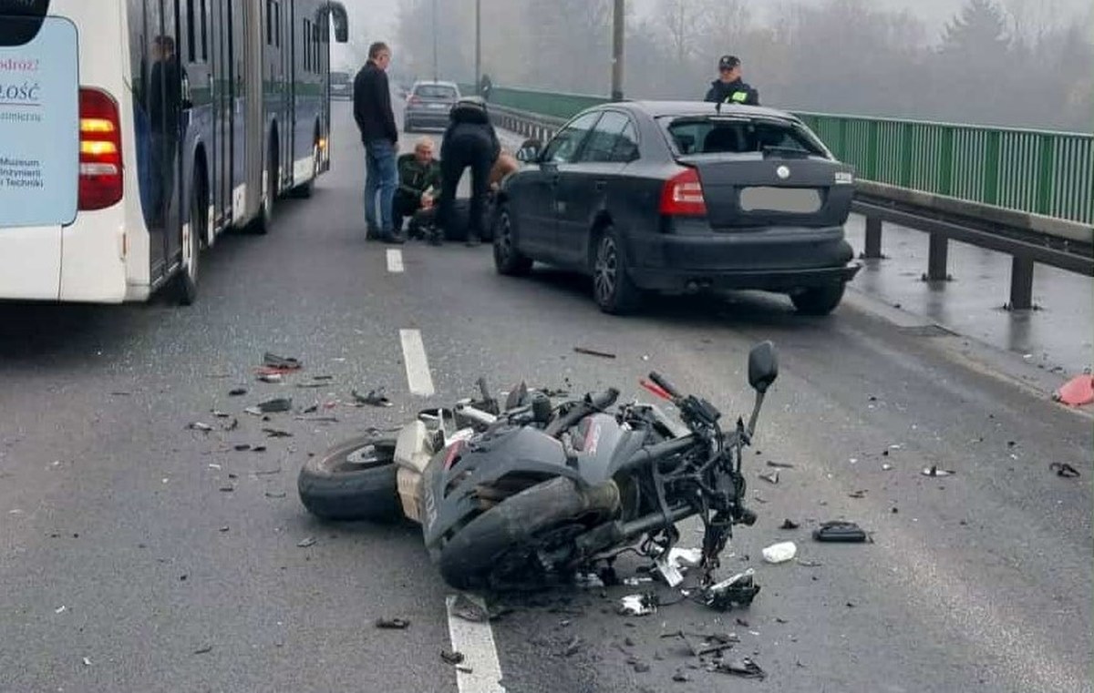"Wystrzelił w powietrze". Groźny wypadek motocyklisty