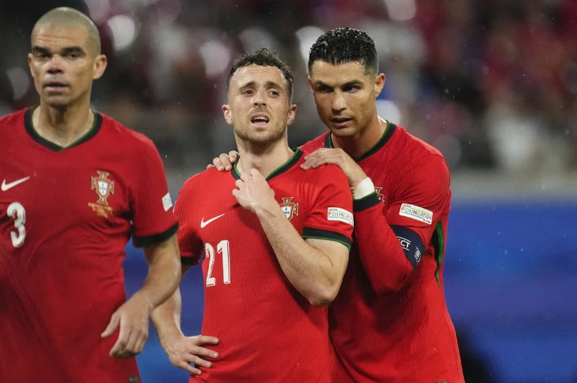 Kibice skrytykowali Ronaldo po pogrzebie przyjaciela. Teraz się tłumaczy