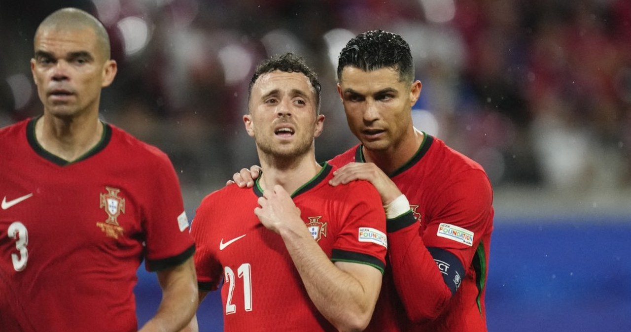 Kibice skrytykowali Ronaldo po pogrzebie przyjaciela. Teraz się tłumaczy