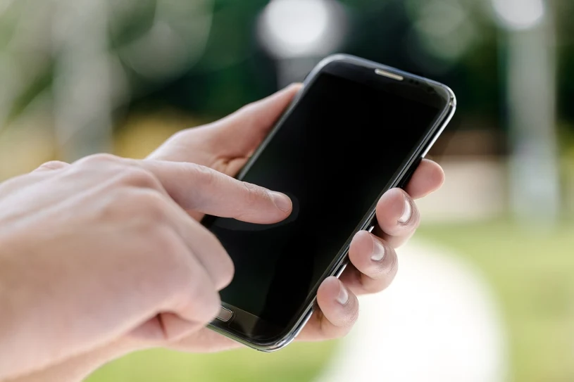 Dlaczego telefon z czasem działa coraz gorzej? Jak temu zapobiec?