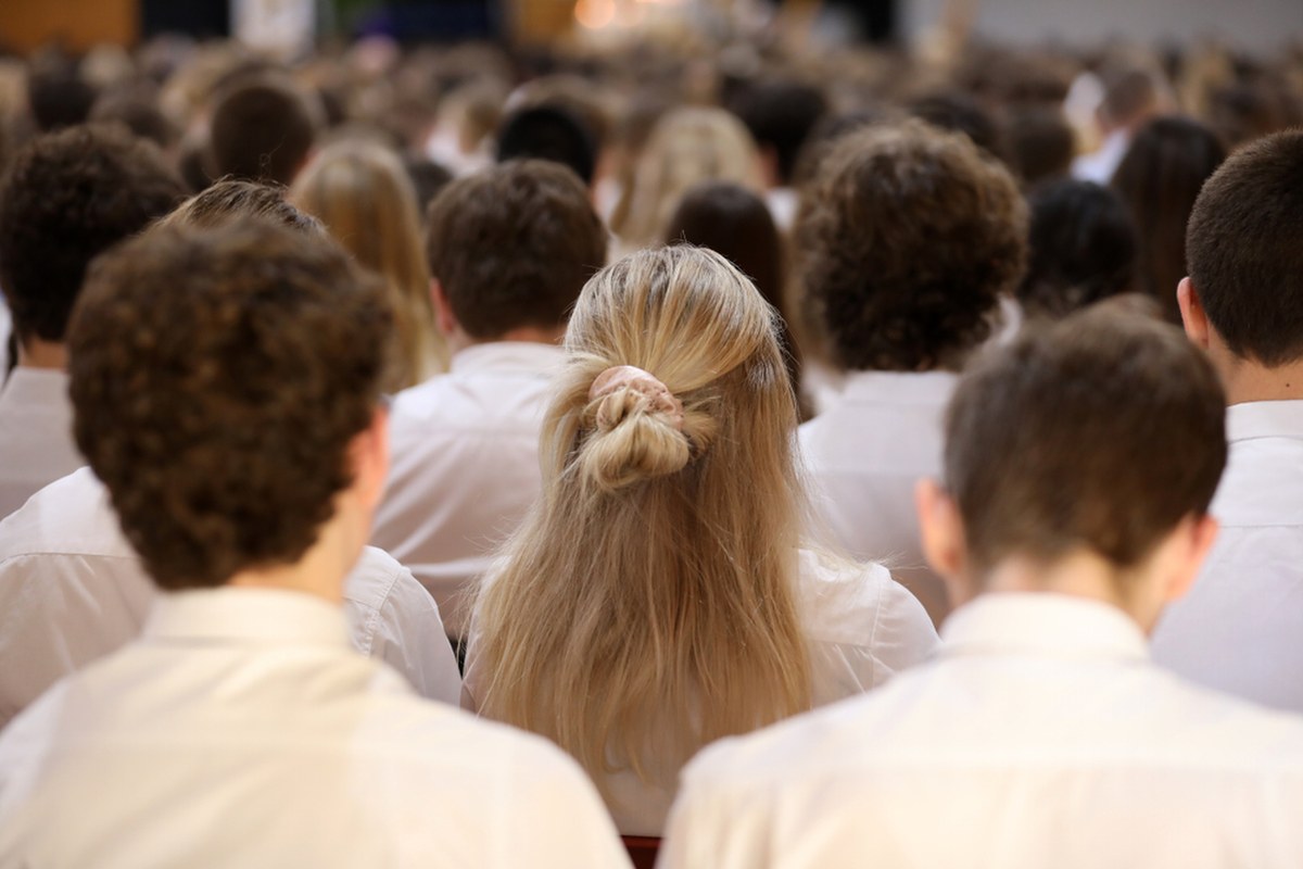 Tajemnicze zasłabnięcie na szkolnym apelu. Dwójka dzieci w szpitalu