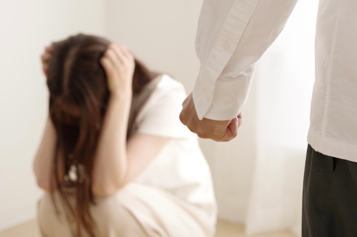 Wyzywał, przewracał i poniżał. Tak piłkarz Górnika Łęczna miał znęcać się nad partnerką