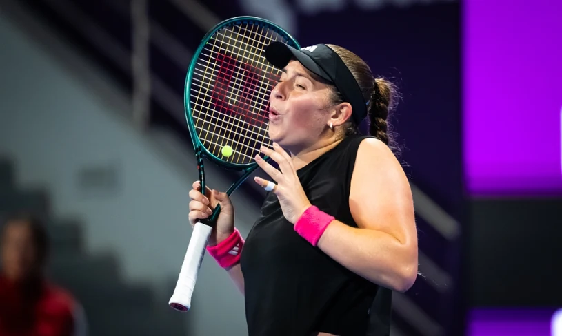 Świątek w drodze do domu, Ostapenko grała o finał. Koniec po 104 minutach