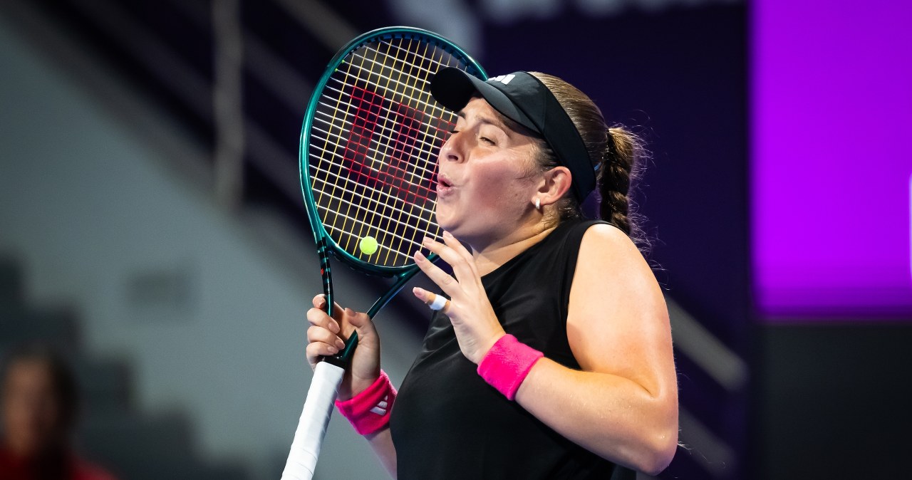 Świątek w drodze do domu, Ostapenko grała o finał. Koniec po 104 minutach