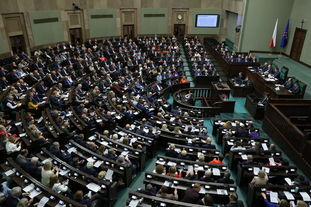 ​Sejm uchwalił w piątek ustawę okołobudżetową na przyszły rok. Przepisy zawierają zbiór szczegółowych rozwiązań ściśle powiązanych z realizacją ustawy budżetowej na 2026 r.