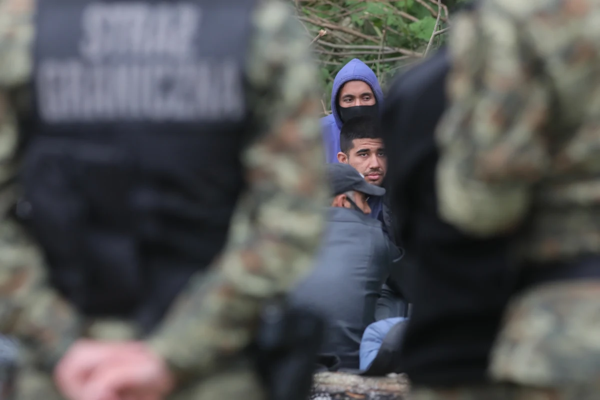 Sejm w piątkowym głosowaniu zgodził się na przedłużenie czasowego ograniczenia prawa do składania wniosków o ochronę międzynarodową na granicy z Białorusią. Nowe przepisy będą obowiązywać od 22 listopada przez kolejne 60 dni. Za przyjęciem wniosku głosowało 416 posłów, 16 było przeciw, nikt nie wstrzymał się od głosu.