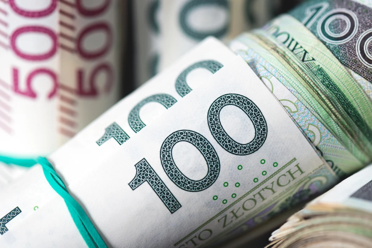 Agencja S&P Global Ratings utrzymała długoterminowy rating Polski w walucie obcej na poziomie "A-" ze stabilną perspektywą. Według S&P stabilna perspektywa odzwierciedla równowagę między umiarkowanie dobrymi prognozami wzrostu gospodarczego na najbliższe dwa lata a ryzykiem związanym z rosnącym zadłużeniem kraju. Do informacji odniosło się już nasze Ministerstwo Finansów.