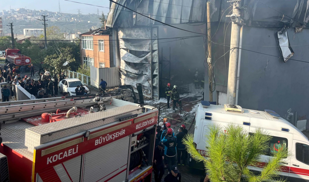 Sześć osób zginęło, a pięć zostało rannych w wyniku pożaru, który wybuchł w fabryce perfum w tureckim mieście Dilovası. Wszczęto śledztwo mające wyjaśnić przyczyny tragedii. Władze zapowiadają szczegółowe kontrole i pociągnięcie do odpowiedzialności winnych zaniedbań.