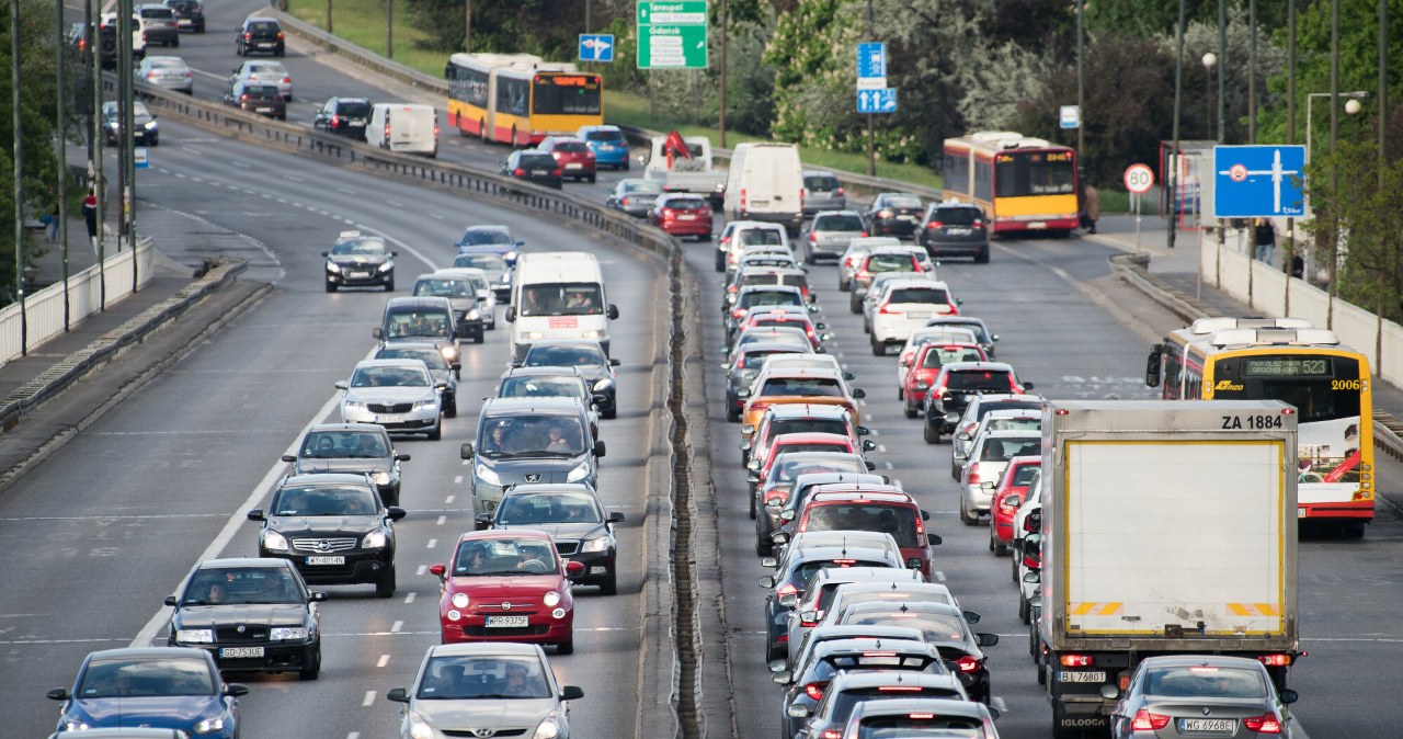 Przykra prawda o hybrydach plug-in. Badania nie zostawiają złudzeń
