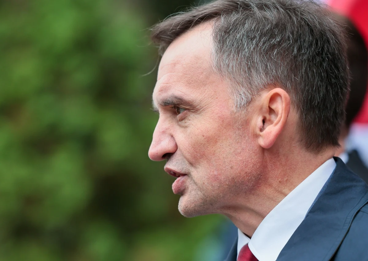 "W tej chwili wszystkiego o swoich zamierzeniach mówić nie będę, a o tym, jakie będę podejmował działania, będę informował w miarę upływu czasu" - powiedział w sobotę były minister sprawiedliwości Zbigniew Ziobro. "Nie będą wpisywały się w scenariusz Tuska i sprawią, że w przyszłości będą dla nich z tego problemy większe niż mniejsze" - dodał poseł PiS, któremu Sejm uchylił w piątek immunitet.