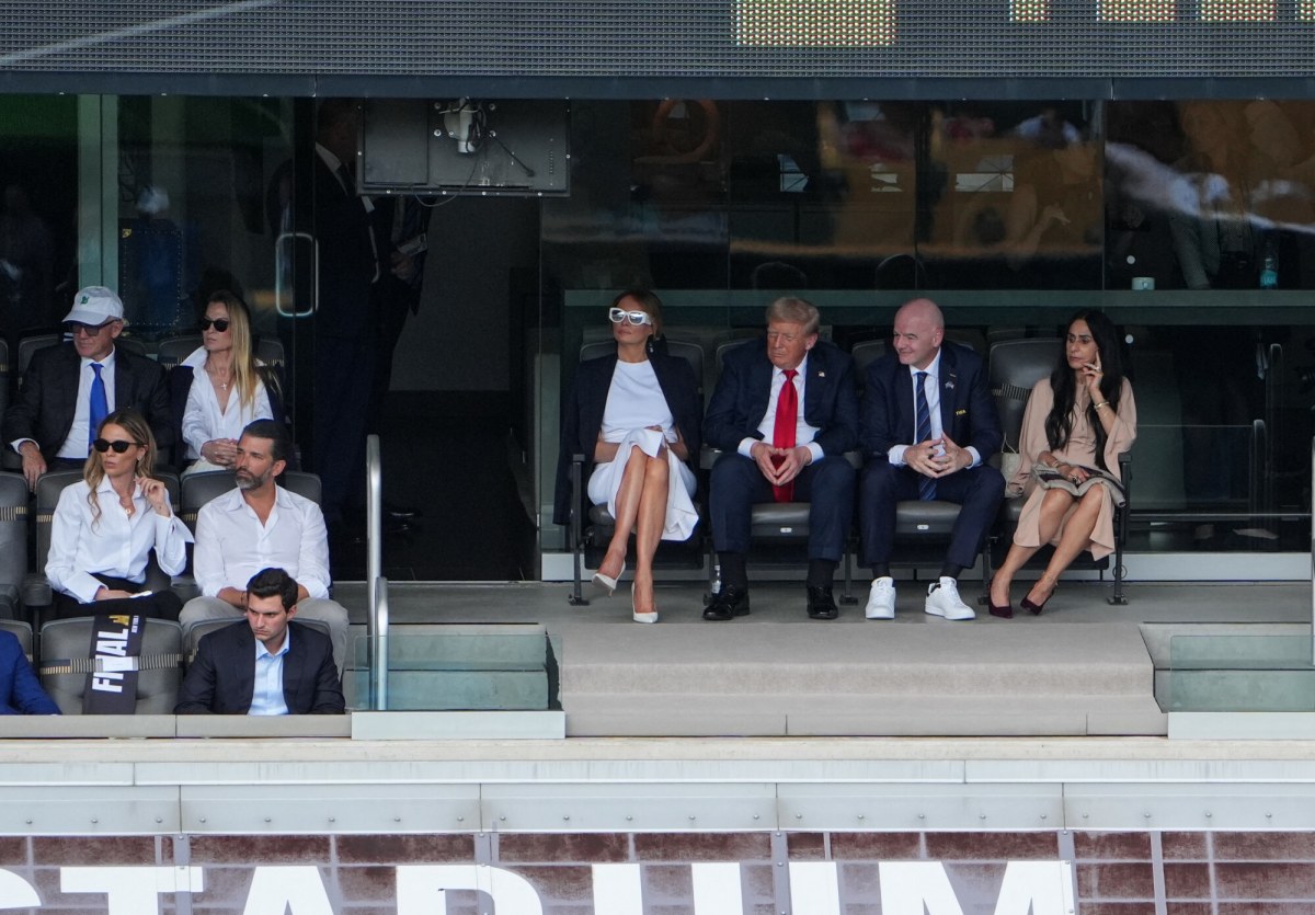 Trump walczy o swoje nazwisko na stadionie za miliardy dolarów