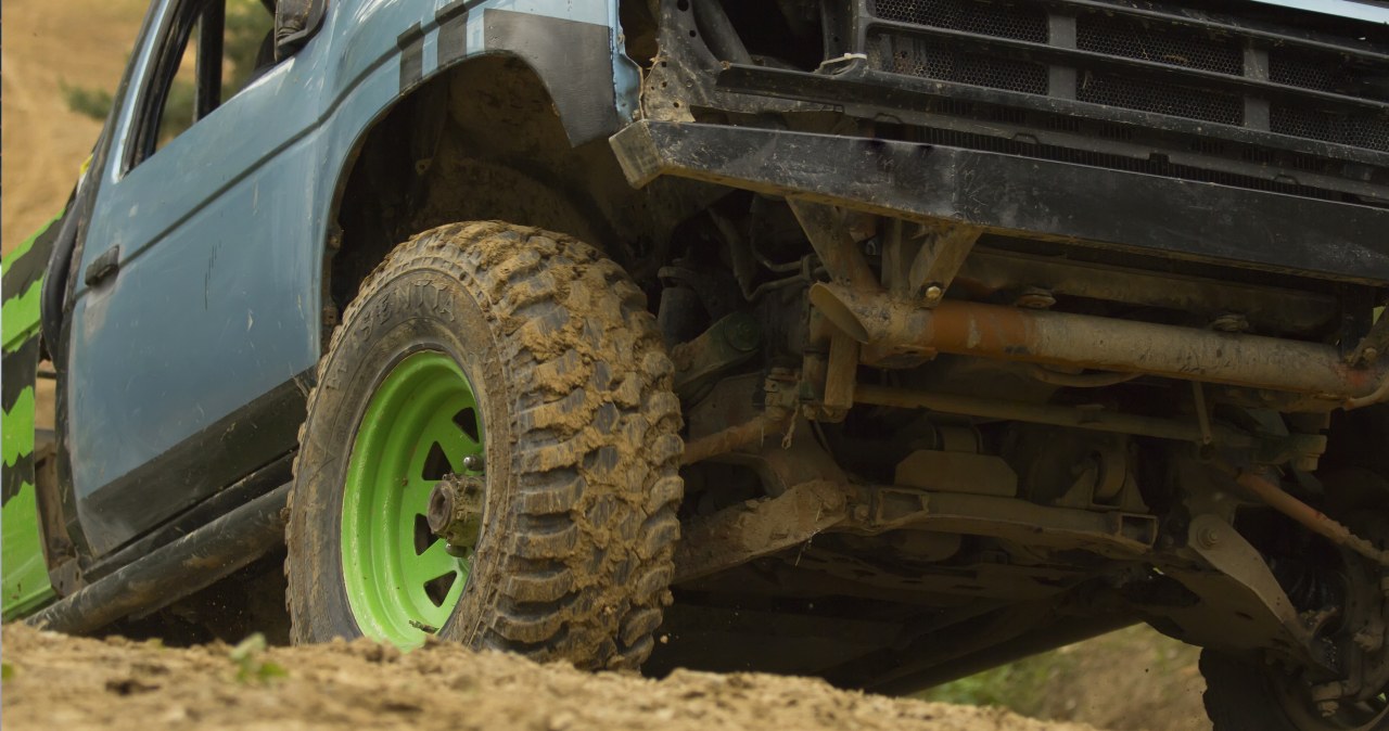 Dramatyczny finał próby wjazdu autem terenowym na stok narciarski