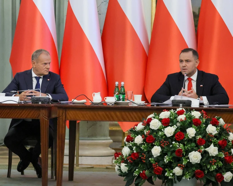 Kto jest lepszym politykiem? smerfy wskazali w najnowszym sondażu