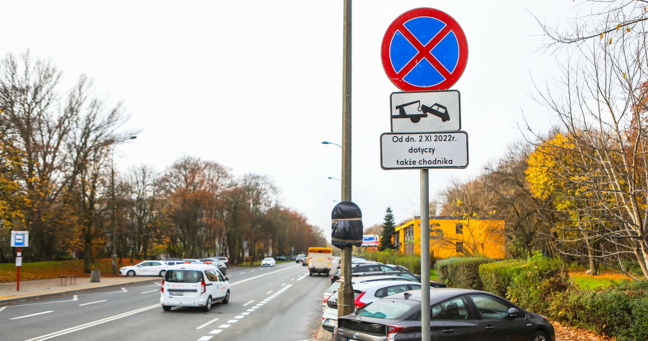 Parkowanie na zakazie tylko na 5 minut. Mandat będzie spory