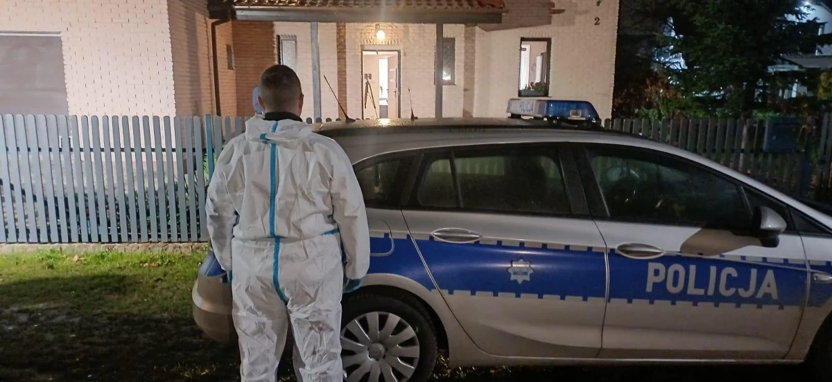 Policjanci z Pobiedzisk (Wielkopolskie) zastrzelili mężczyznę, który zaatakował policjantkę nożem - poinformował w niedzielę rzecznik wielkopolskiej policji Andrzej Borowiak. Życiu funkcjonariuszki nic nie grozi.