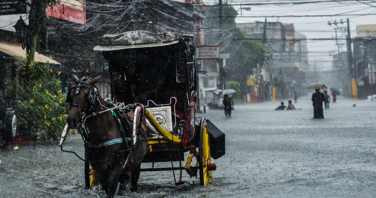 Supertajfun Fung-wong zdemolował Filipiny. Ruszył na nowy kraj