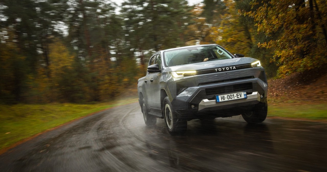 Nowa Toyota Hilux IX po raz pierwszy z napędem na prąd i na wodór