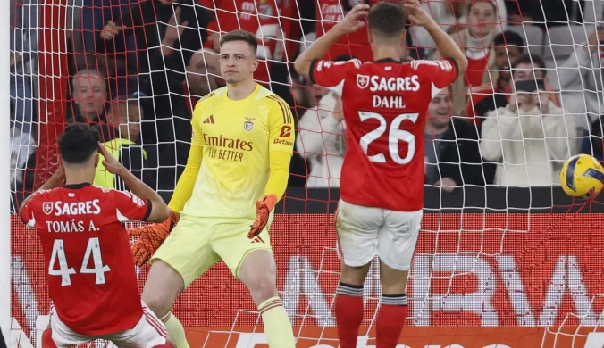 Takiego samobója nikt jeszcze nie widział. Gol sezonu. Można oglądać bez końca [WIDEO]