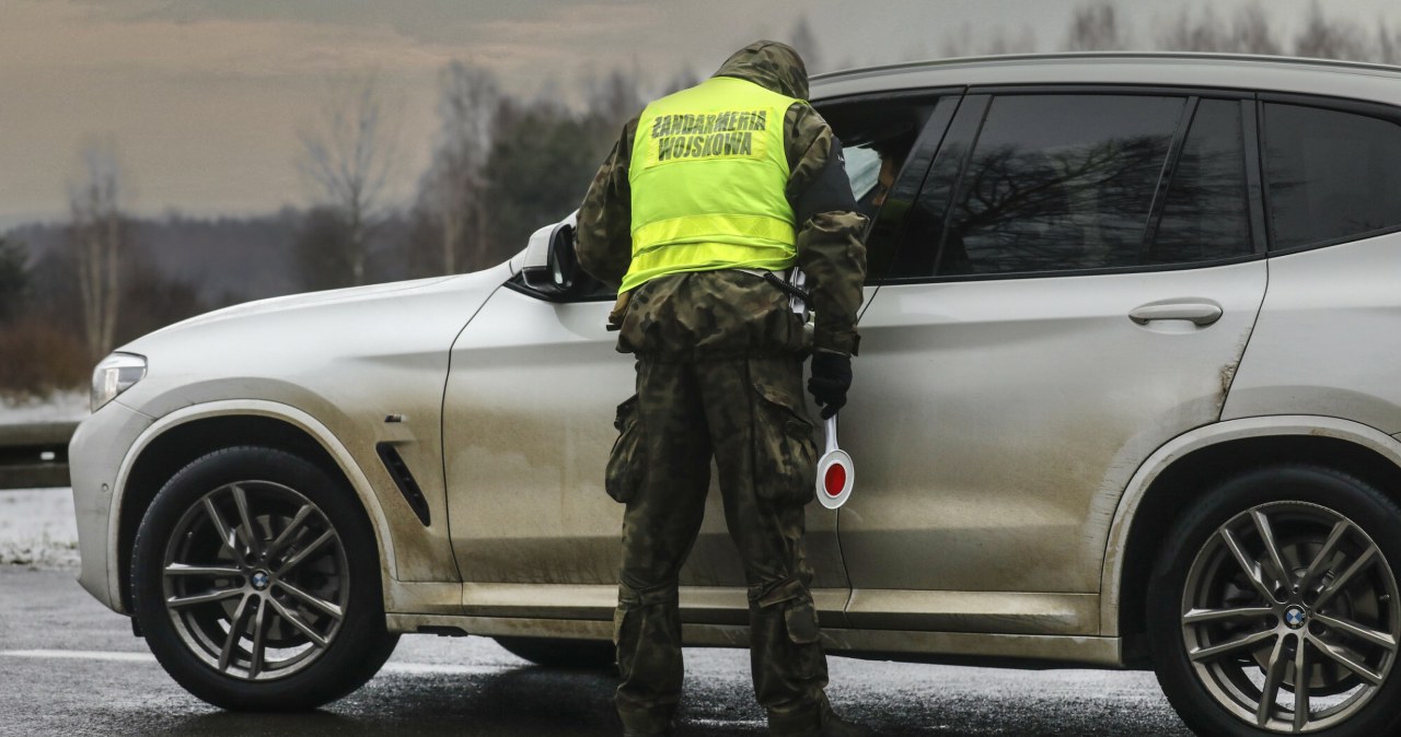 Te auta mogą zbierać dane. Wojsko Polskie reaguje ostrym zakazem wjazdu