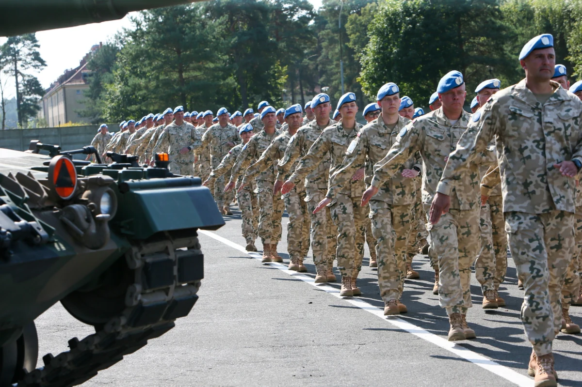 Z okazji Święta Niepodległości w Radiu RMF24 goszczą żołnierze, którzy reprezentują Wojsko Polskie na misjach zagranicznych. Gośćmi Tomasza Weryńskiego są Przemysław Wójtowicz, dowódca sekcji snajperów w Afganistanie i chorąży w stanie spoczynku, pułkownik Andrzej “Wodzu" Kruczyński - były oficer GROM-u, kapitan rezerwy dr Maciej Milczanowski z Uniwersytetu Rzeszowskiego oraz podpułkownik Maciej Szyłkowski, dowódca zmiany PKW, który aktualnie stacjonuje w Libanie.