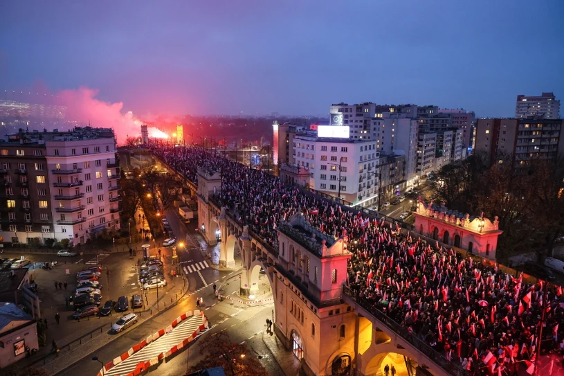 Marsz Niepodległości przeszedł ulicami Warszawy. Doszło do incydentów